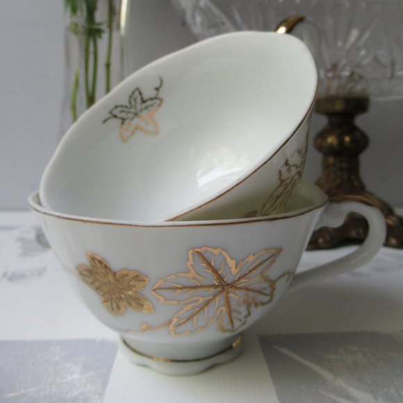 Fine Porcelain 2 Mugs "Golden Grape Leaf", Japan - Picture 3 of 11